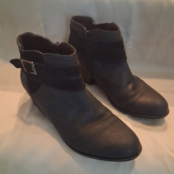 Clarks Shoes - Clarks Ankle Boots, Size 7 1/2, Heel Height 1 3/4", Ultimate Comfort Collection
